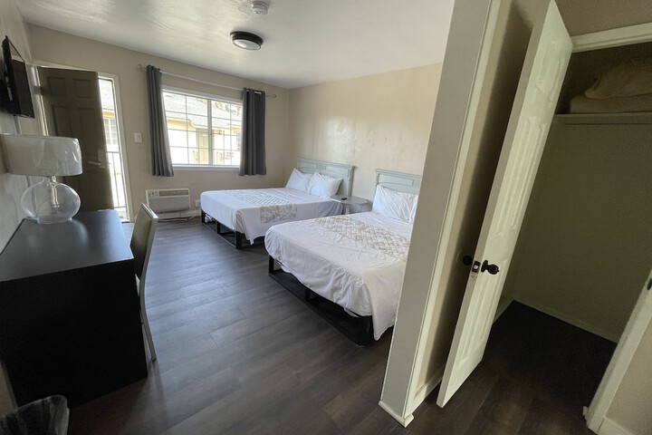 Room 10 of 90