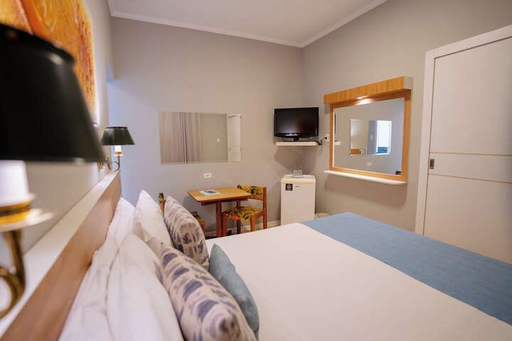 Room 30 of 175