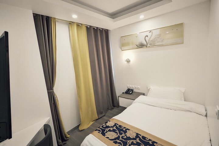 Room 7 of 37