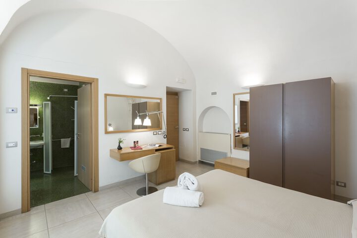 Room 17 of 106