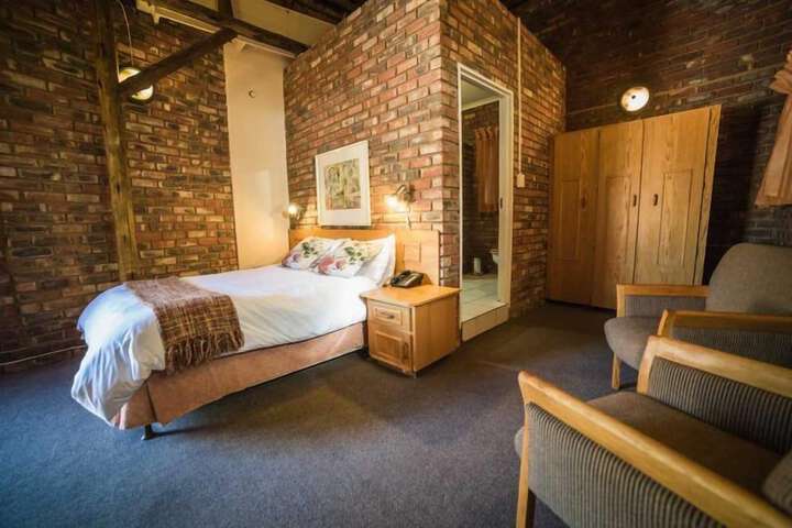 Room 4 of 43
