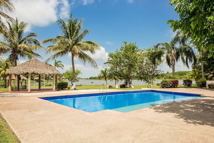 Pool Hotel