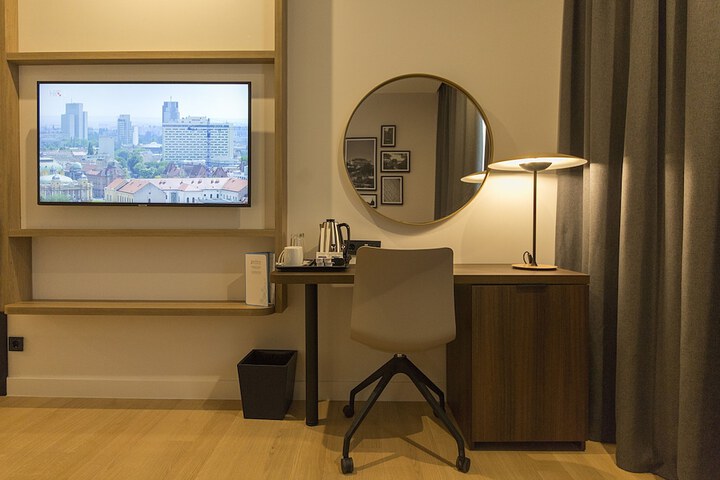 Room 3 of 35