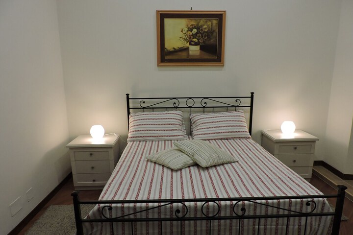 Room 6 of 16