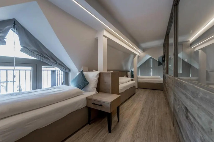 Room 2 of 20