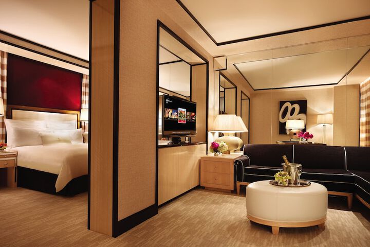 Room 10 of 65