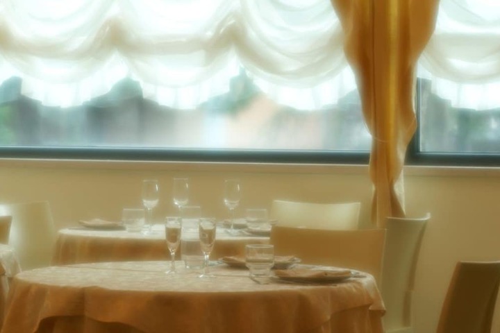 Dining 44 of 54