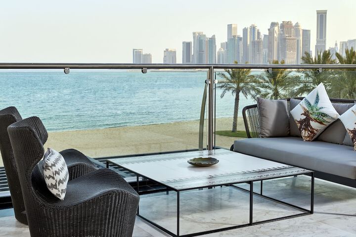 Lounge 63 of 80
