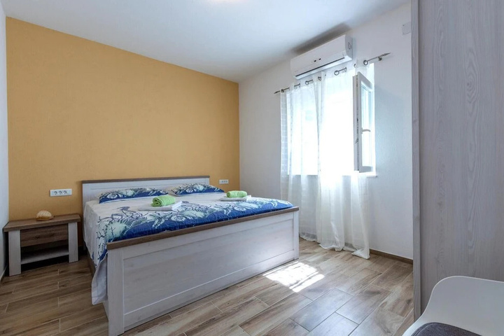 Nice Home in Podstrana With Wifi and 2 Bedrooms