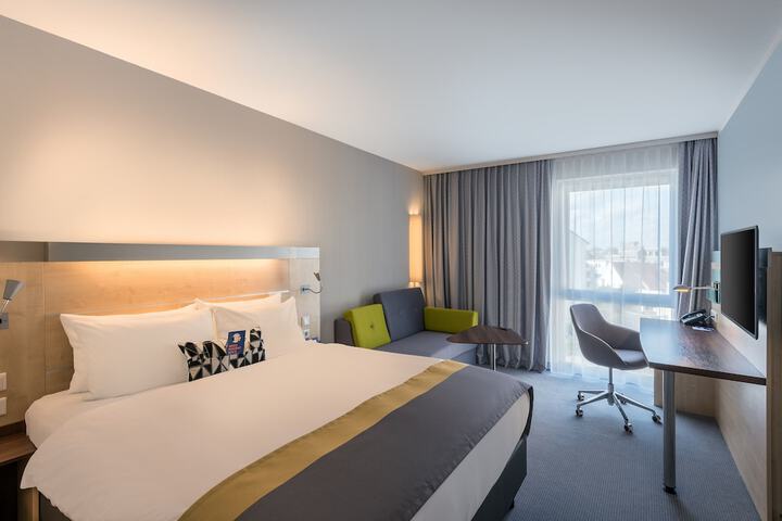 Room 4 of 39