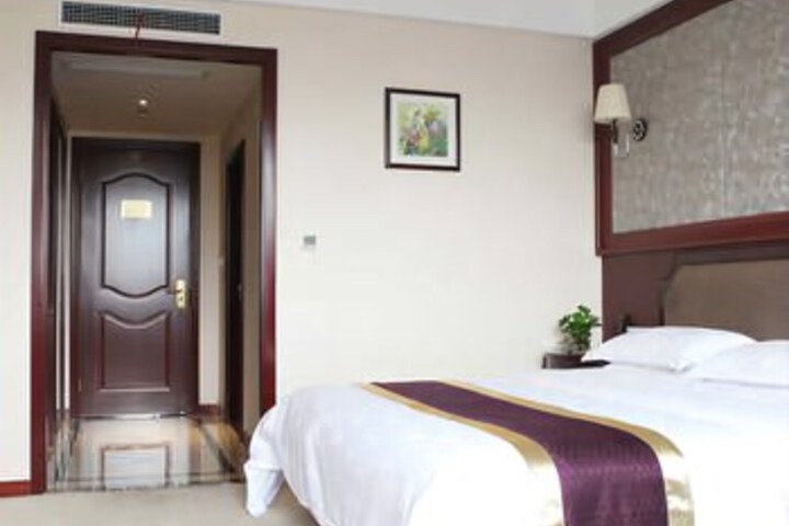 Room 3 of 8