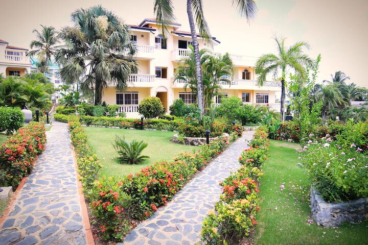 Hotel Exterior 63 of 67