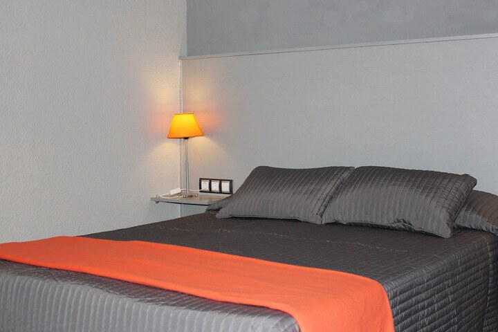 Room 6 of 28