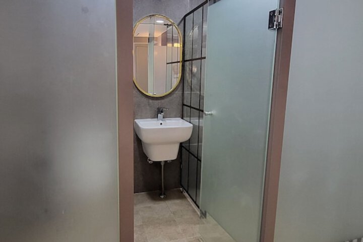 Room 10 of 12