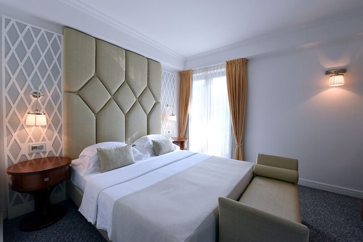 Room 5 of 61