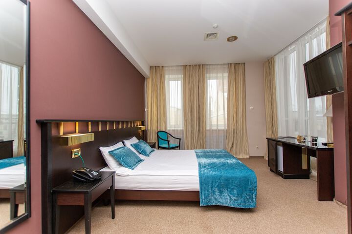 Room 4 of 43