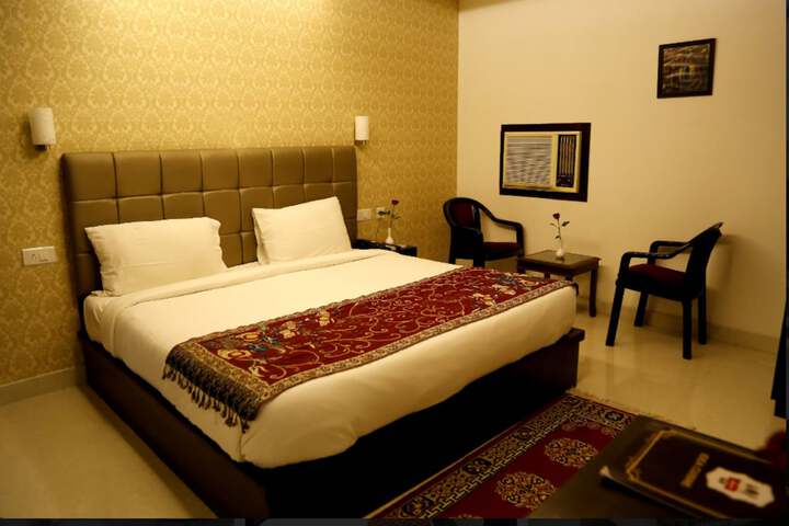 Room 6 of 25