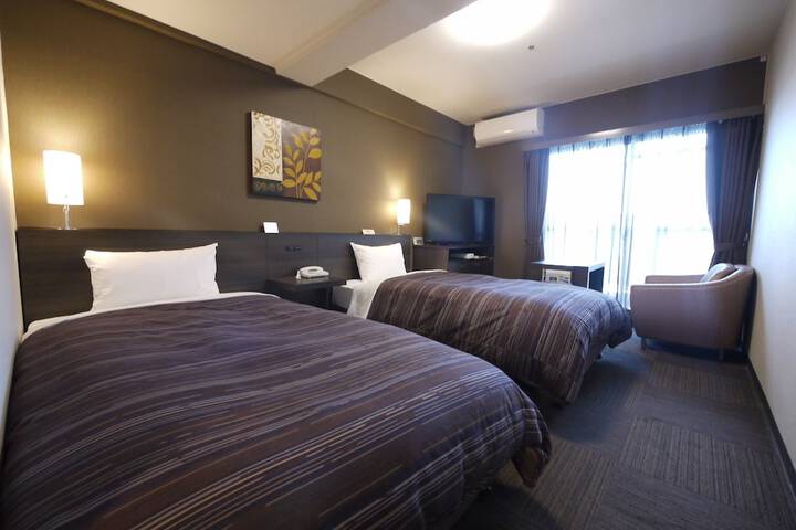 Room 4 of 37