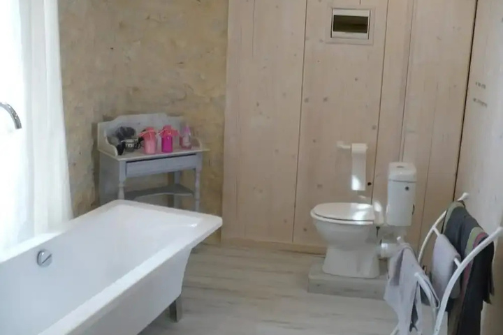 Room 8 of 22