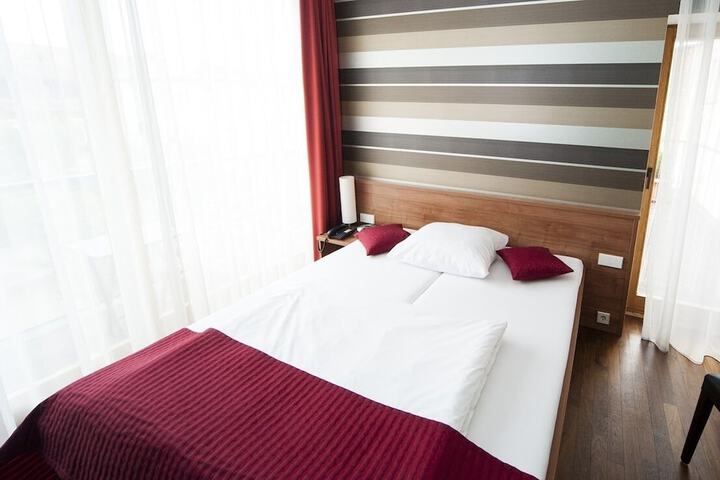 Room 3 of 7