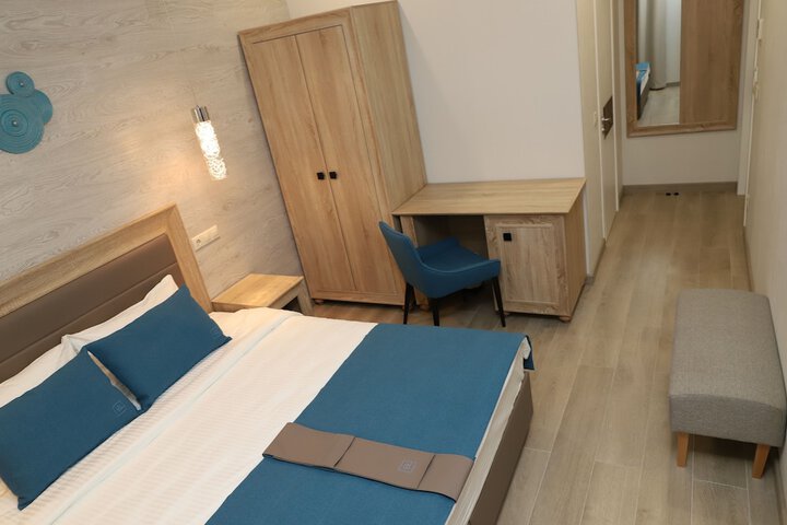 Room 8 of 30