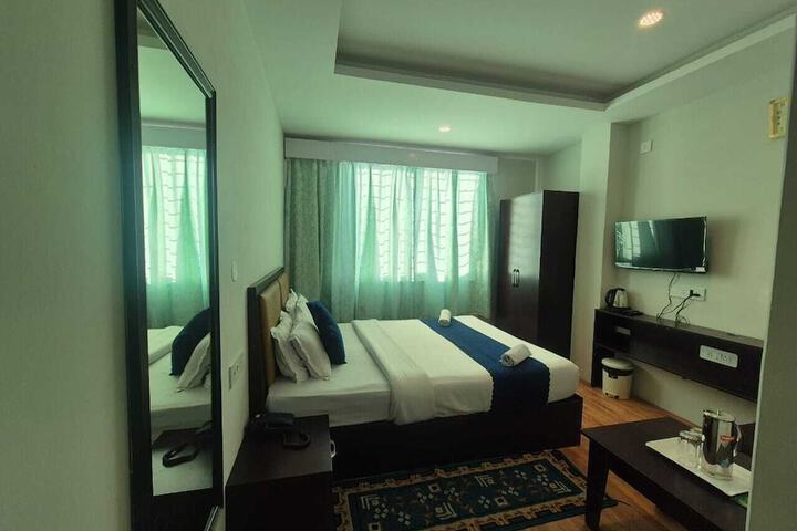 Room 2 of 8