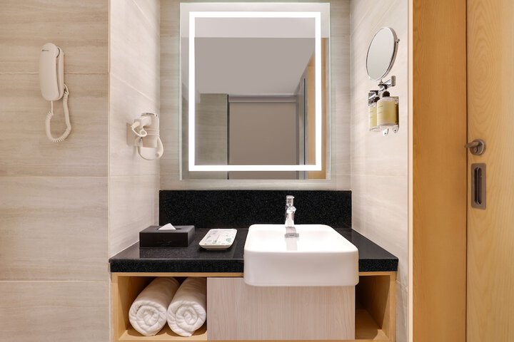 Room 25 of 40
