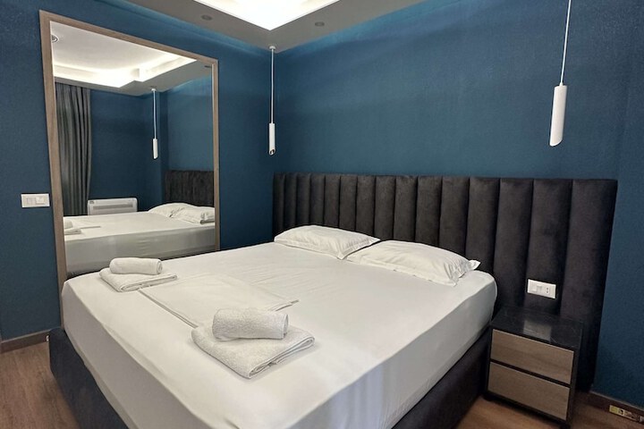 Room 3 of 35