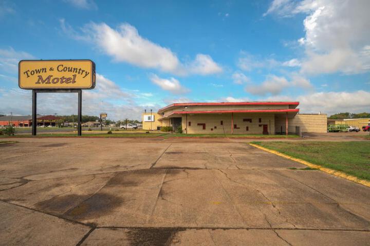 Photo of Town & Country Motel Bossier City by OYO