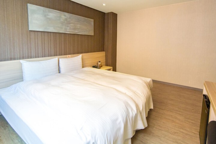 Room 33 of 88