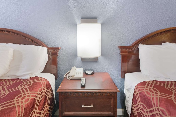 Room 11 of 33