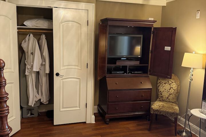 Room 12 of 46