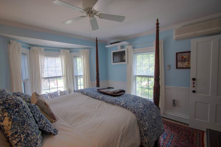 Room 25 of 203