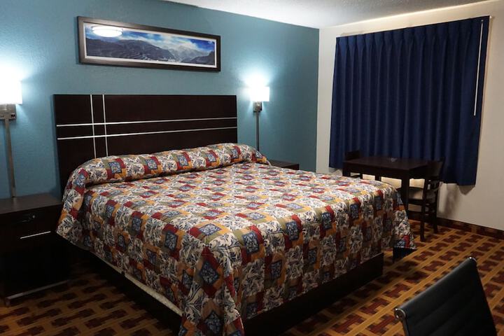 1 King Bed (8 of 14)