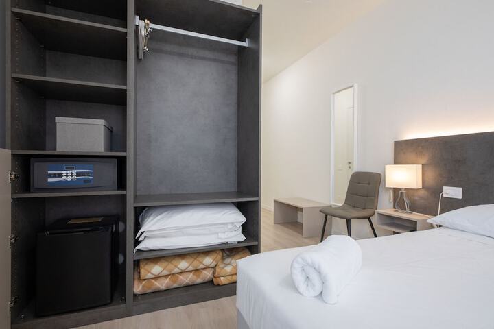 Room 13 of 86