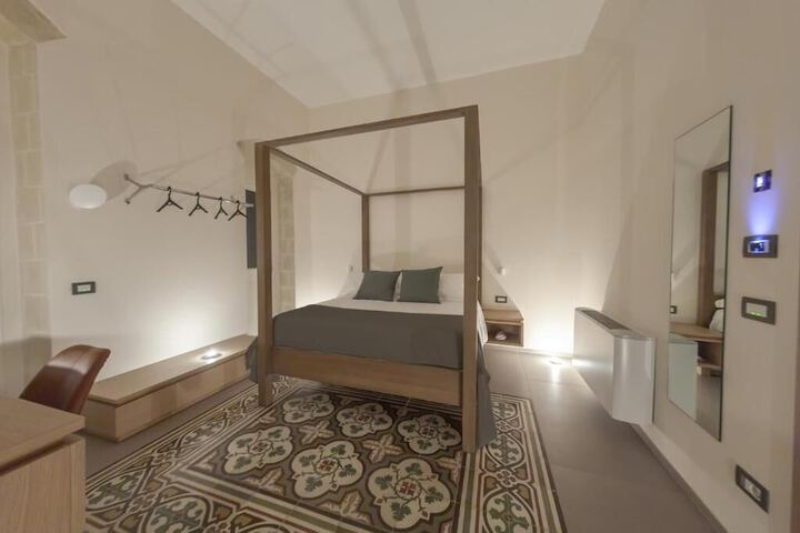 Room 10 of 46
