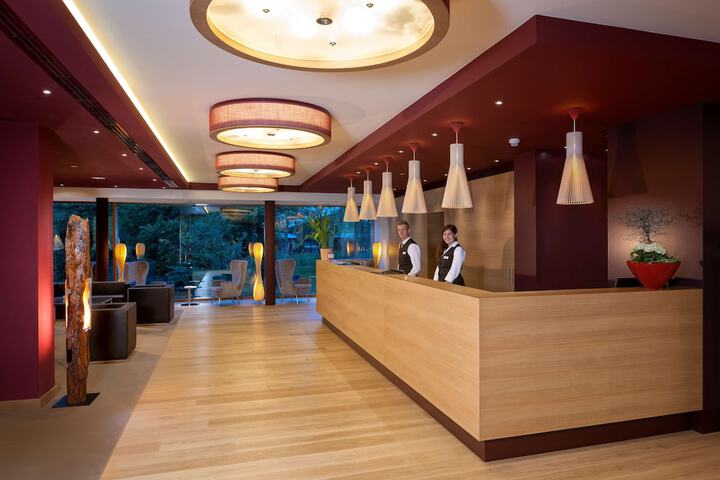 Entrance & Lobby