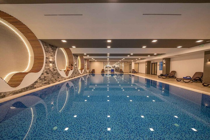 Pools & Facilities