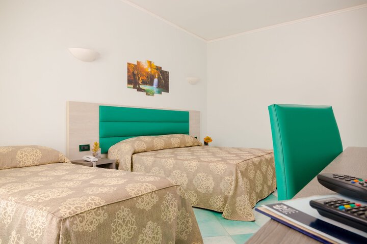 Room 4 of 81