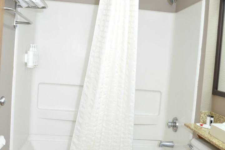 Queen Bed Pet Friendly (1 of 14)