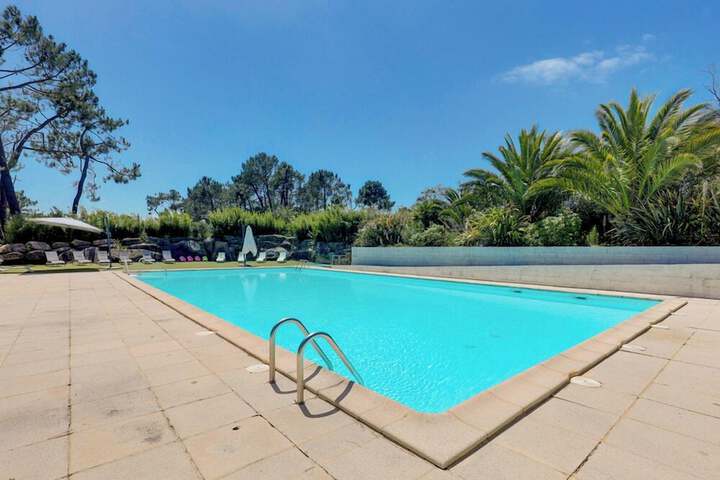 Pool 42 of 77