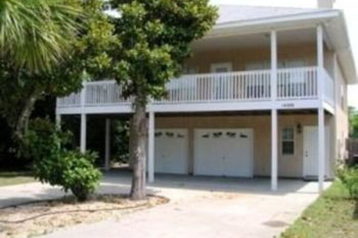 Photo of Treetop Retreat by RedAwning