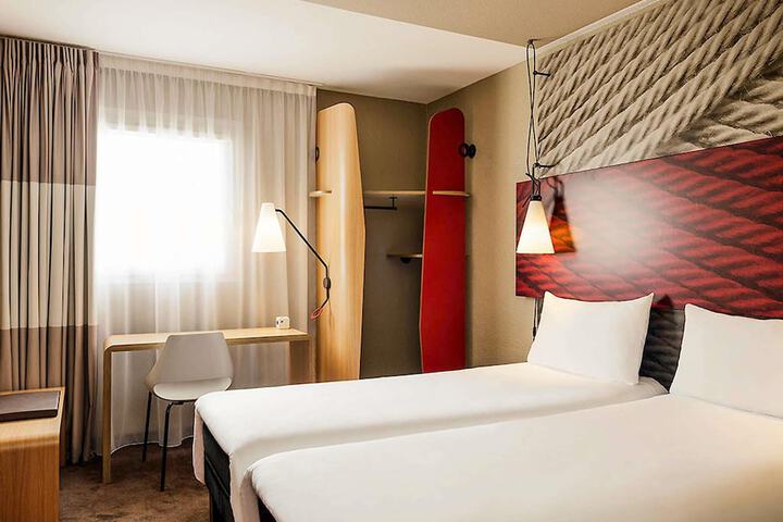 Room 9 of 35