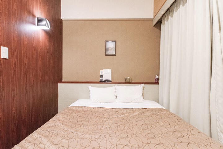 Room 7 of 14