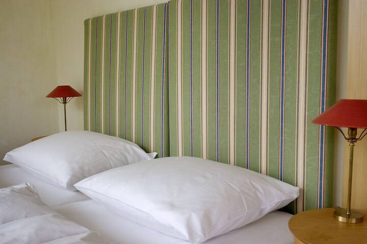 Room 6 of 68