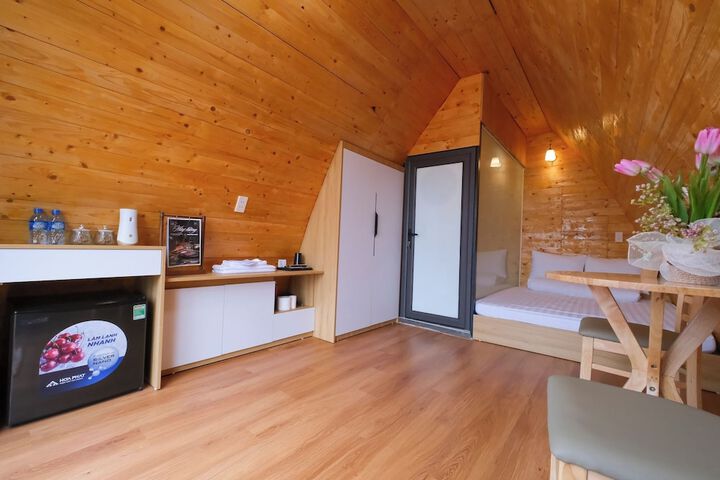 Room 33 of 85