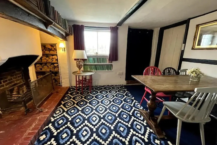 Room 7 of 9