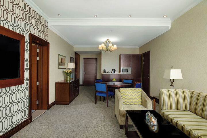 Room 43 of 208