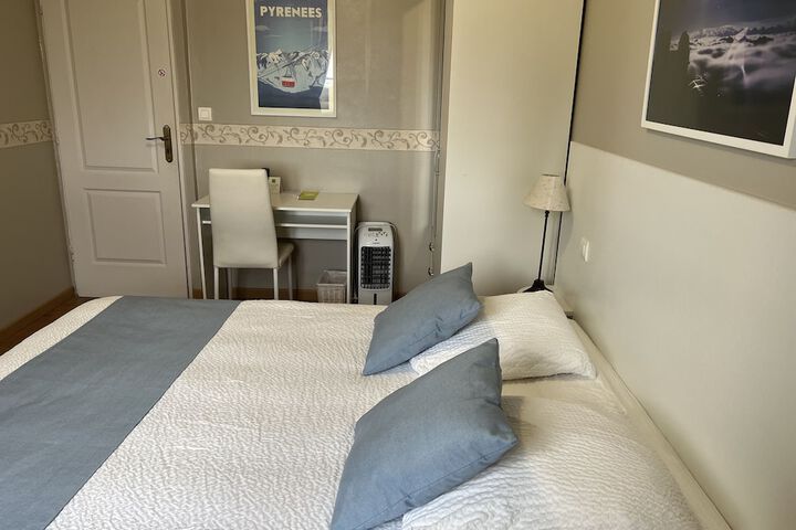 Room 2 of 68