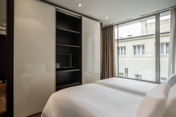 Room 30 of 68